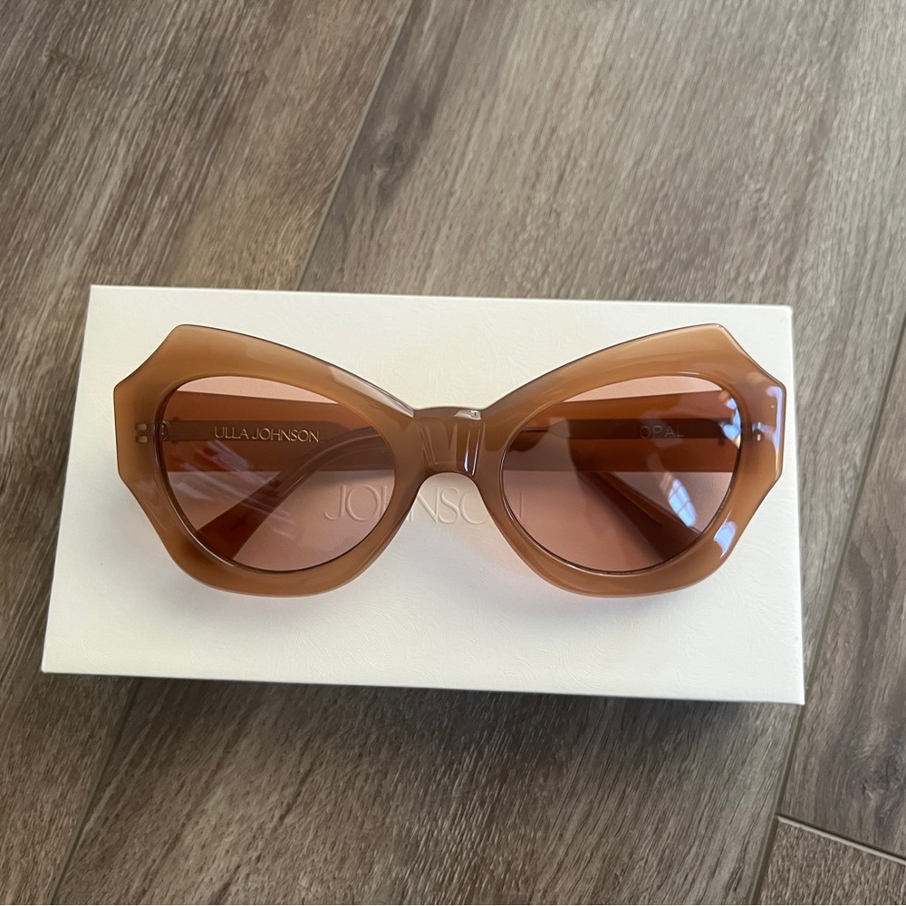 🌹🌹🌹🌹HP BNWT Ulla Johnson Opal Butterfly Sunglasses